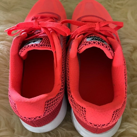 Nike Peach Revolution 3 Running Shoes - Picture 6 of 8